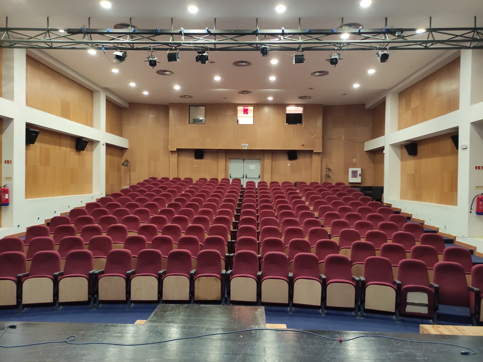 Plateia do auditório vista do palco